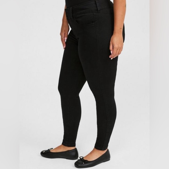 Torrid Women's Classic Black Skinny Jeans size 14S - Picture 2 of 4